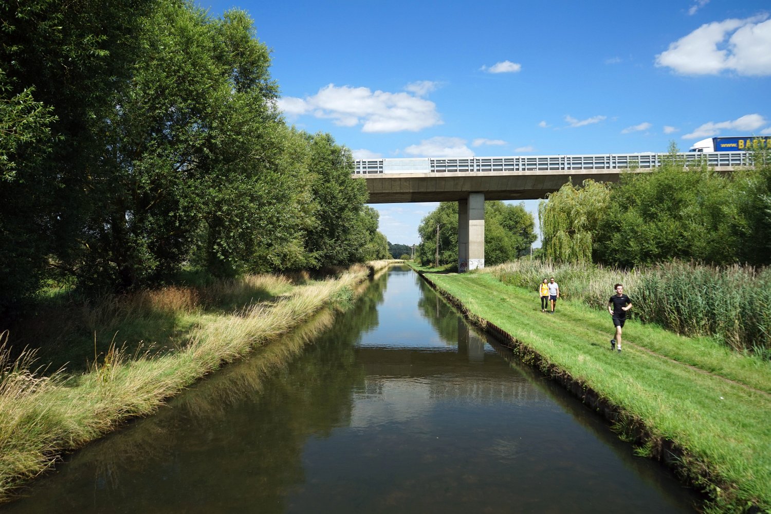 Photo of the New River flowing under the viaduct on the Kings Meads